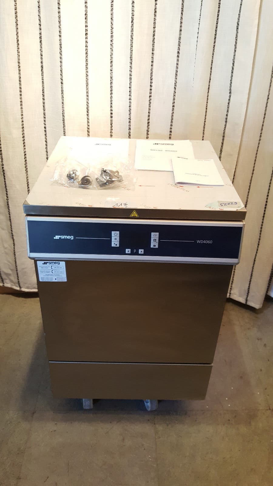 SMEG WD4060 _D_ WASHER DISINFECTOR _Year 2014_____2000_